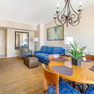 1 BEDROOM 1 KING DELUXE SUITE SOFABED